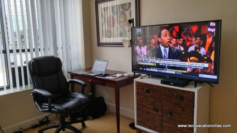 Desk & TV